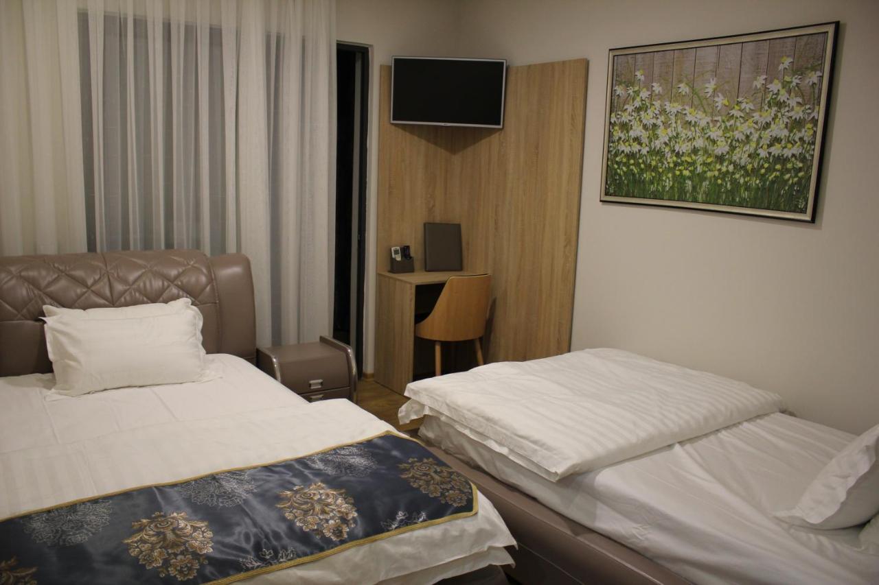 Park Hotel Tirana Yzberish Exterior photo