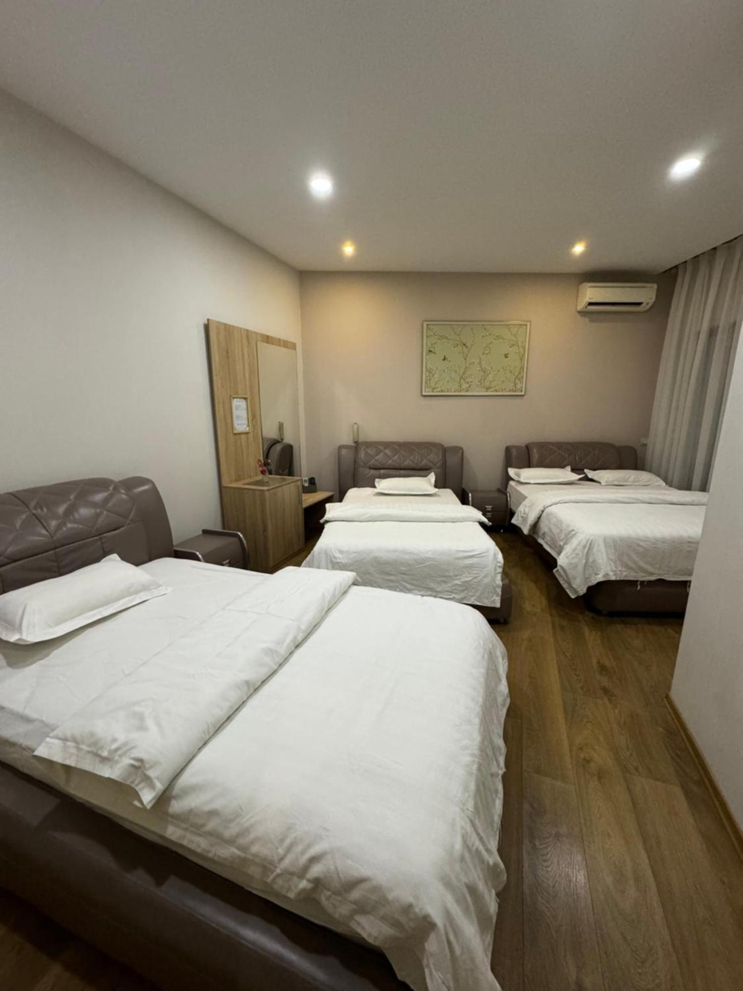 Park Hotel Tirana Yzberish Exterior photo
