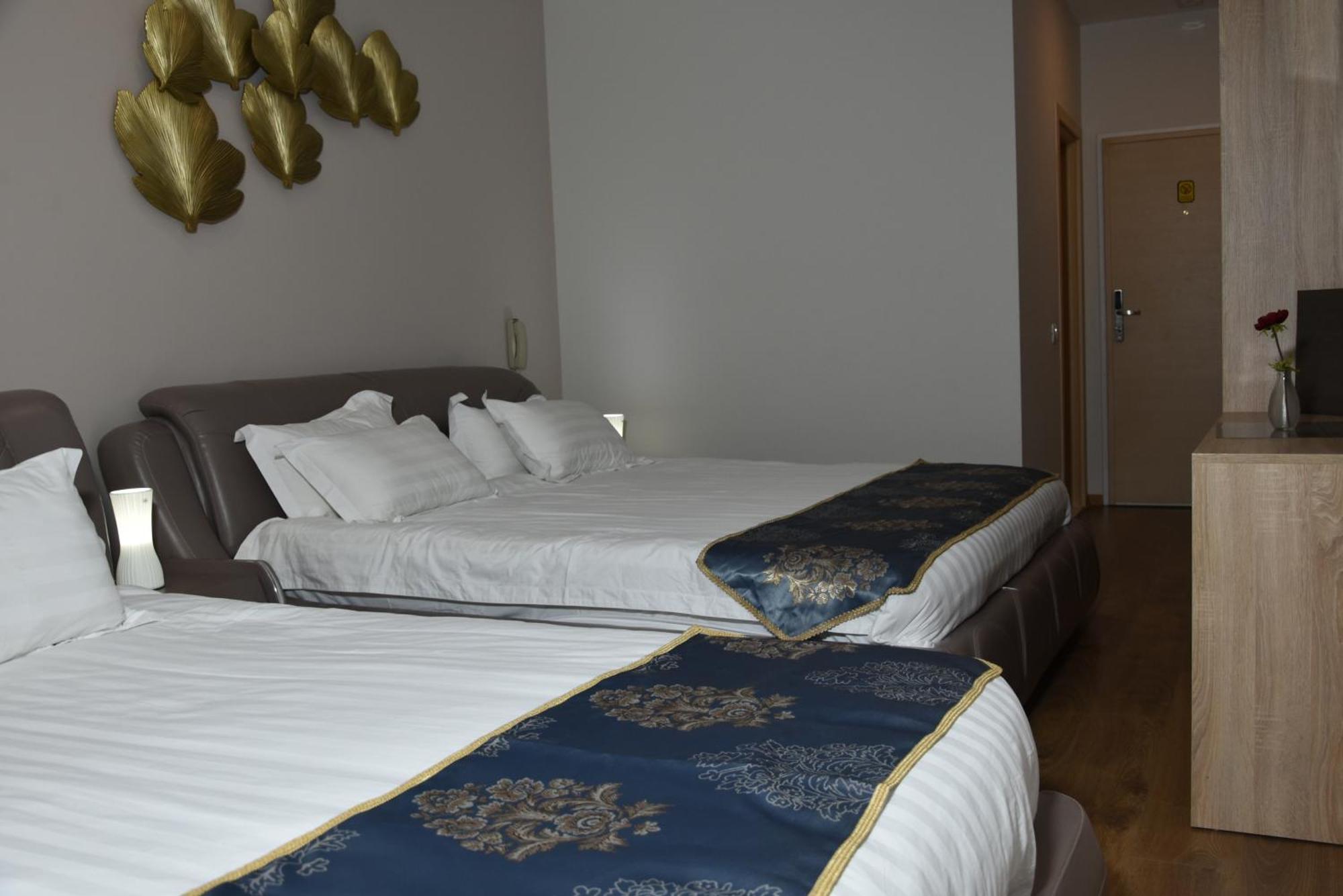 Park Hotel Tirana Yzberish Exterior photo