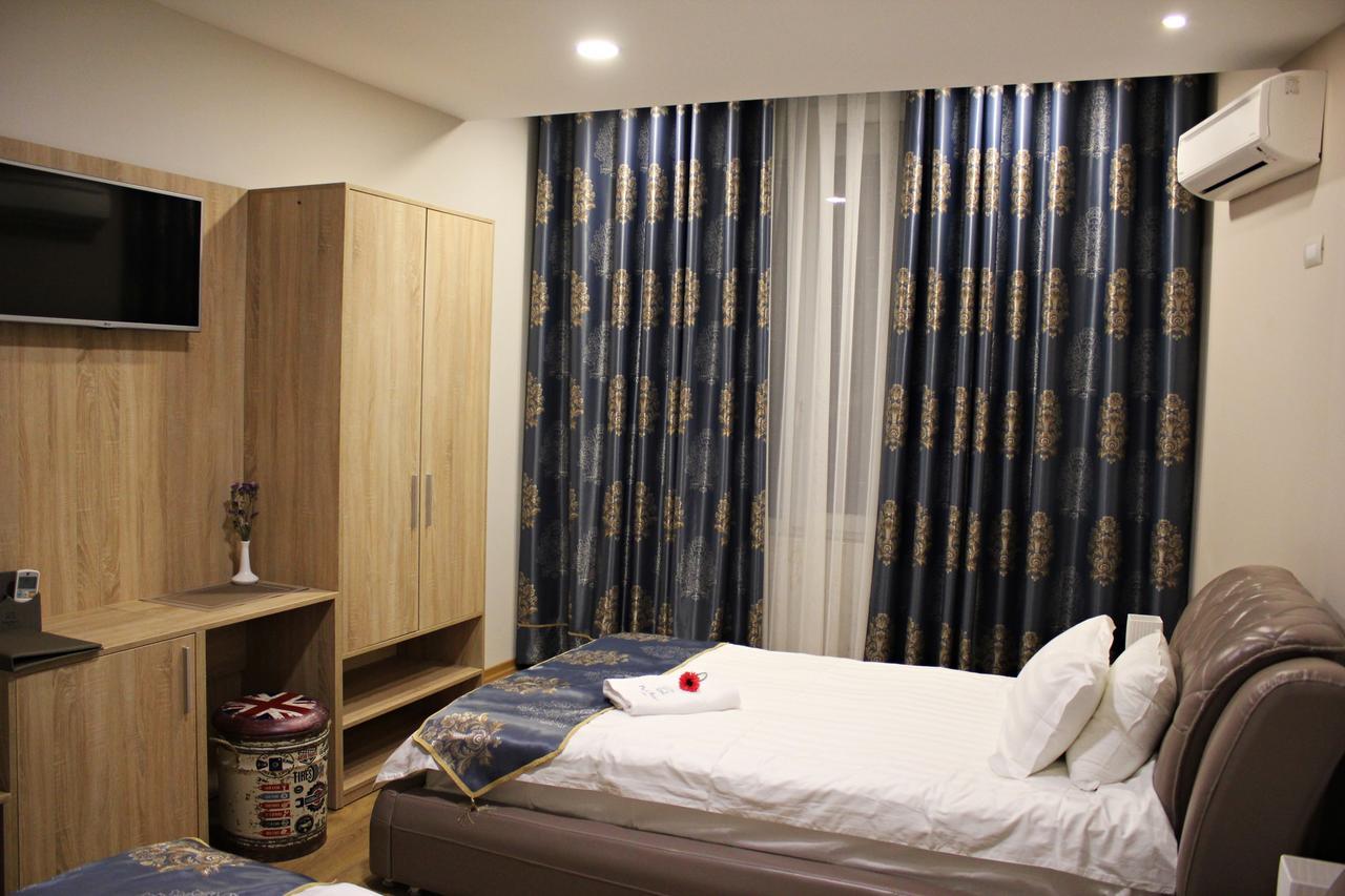 Park Hotel Tirana Yzberish Exterior photo