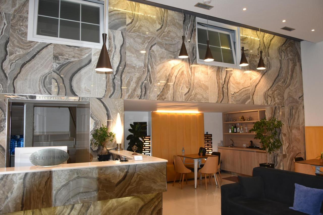 Park Hotel Tirana Yzberish Exterior photo